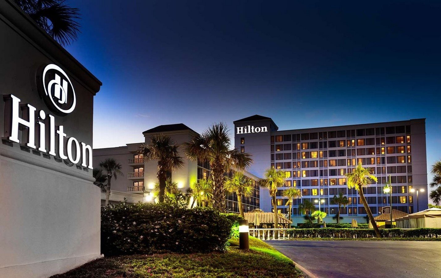 Hilton is hiring Food and Beverage Associate | Apply Now